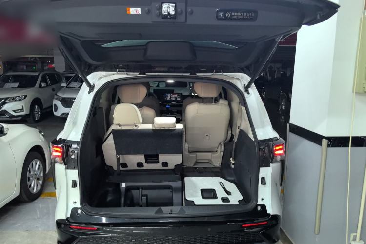 Used Toyota Granvia 2024 2.5L Hybrid Prestige ULTRA Edition Trunk