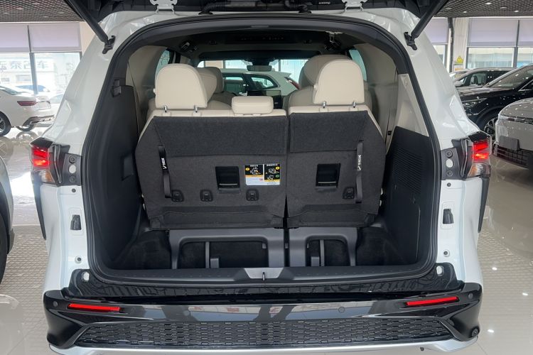 Used Toyota Granvia 2024 2.5L Hybrid Prestige ULTRA Edition Trunk