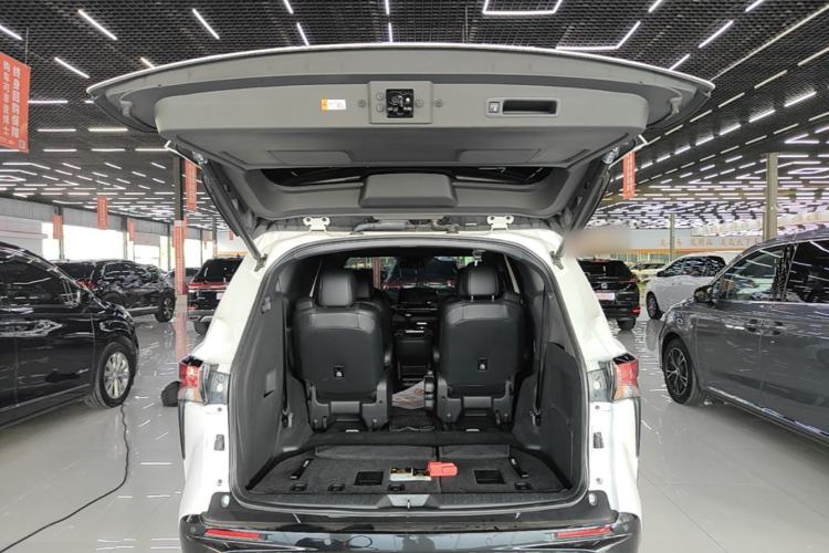 Used Toyota Granvia 2024 2.5L Hybrid Prestige PLUS Edition Trunk