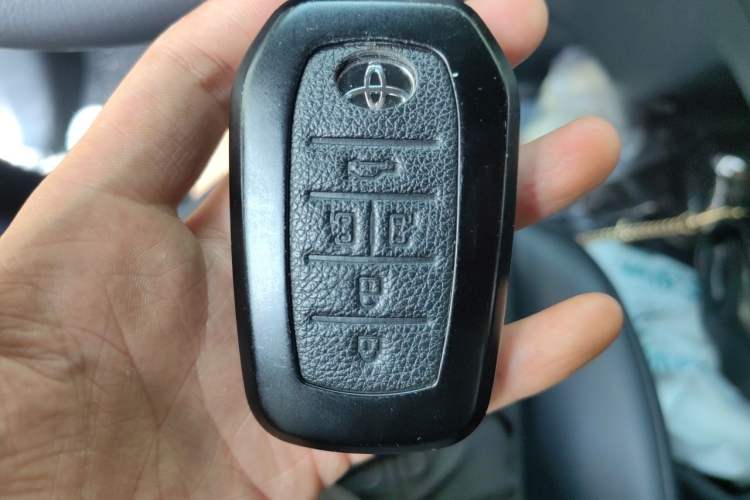 Used Toyota Granvia 2024 2.5L Hybrid Prestige PLUS Four-Wheel Drive Version Vehicle Key