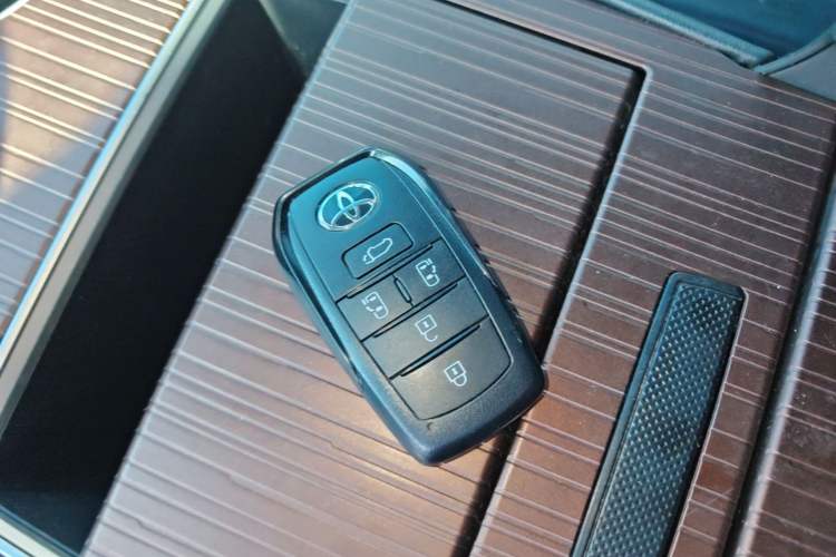Used Toyota Granvia 2024 2.5L Hybrid Prestige PLUS Edition Vehicle Key