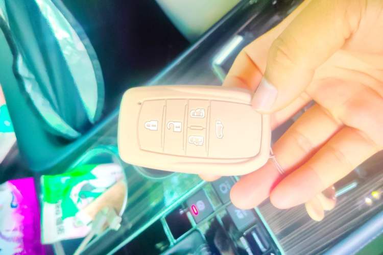 Used Toyota Granvia 2024 2.5L Hybrid Prestige ULTRA Edition Vehicle Key