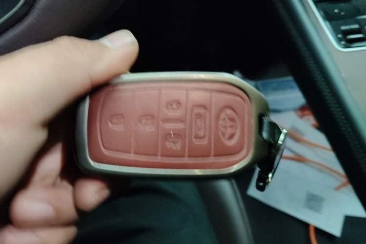 Used Toyota Granvia 2024 2.5L Hybrid Prestige PLUS Four-Wheel Drive Version Vehicle Key