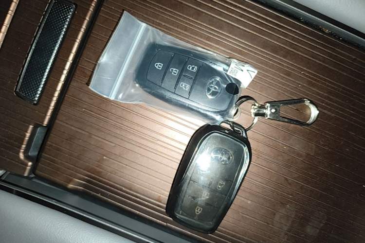 Used Toyota Granvia 2024 2.5L Hybrid Comfort Edition Vehicle Key