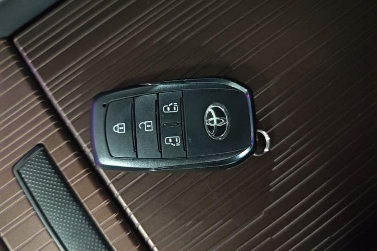 Used Toyota Granvia 2024 2.5L Hybrid Luxury Edition Vehicle Key