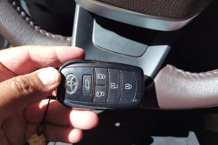 Used Toyota Granvia 2024 2.5L Hybrid Prestige PLUS Four-Wheel Drive Version Vehicle Key