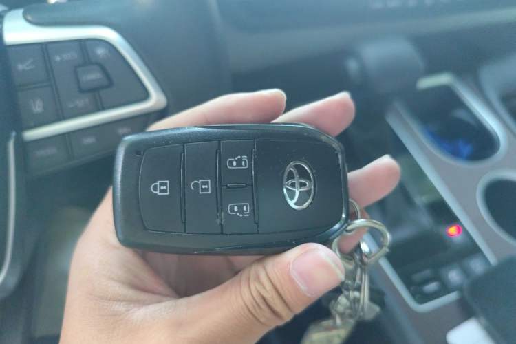Used Toyota Granvia 2024 2.5L Hybrid Comfort Edition Vehicle Key