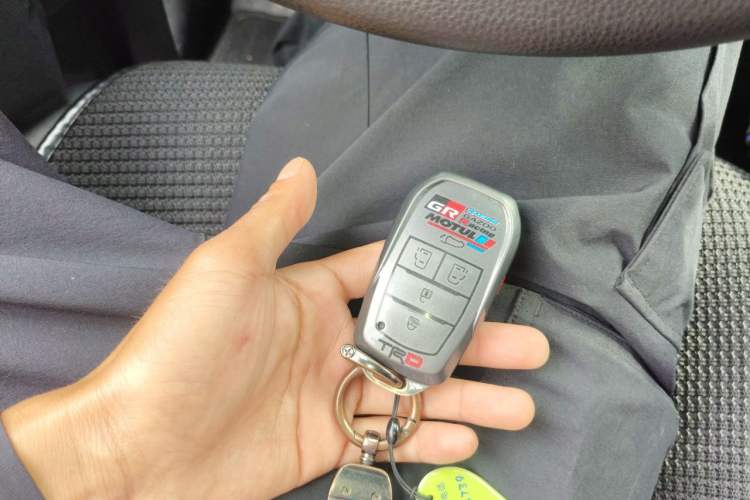 Used Toyota Granvia 2024 2.5L Hybrid Luxury Edition Vehicle Key