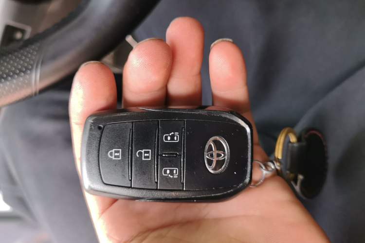 Used Toyota Granvia 2024 2.5L Hybrid Comfort Edition Vehicle Key