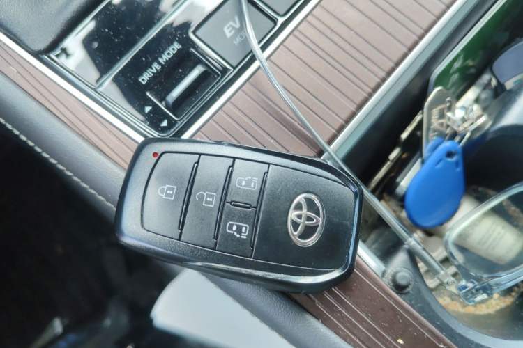 Used Toyota Granvia 2024 2.5L Hybrid Comfort Edition Vehicle Key