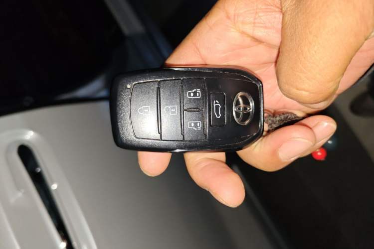 Used Toyota Granvia 2024 2.5L Hybrid Luxury Edition Vehicle Key