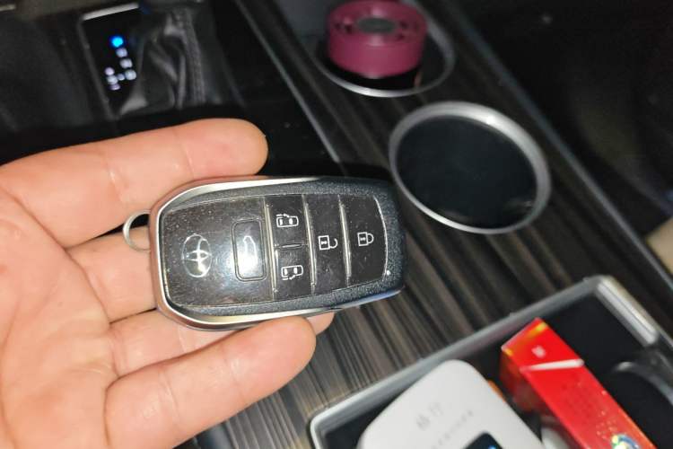 Used Toyota Granvia 2024 2.5L Hybrid Prestige PLUS Edition Vehicle Key
