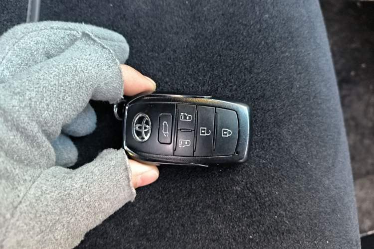 Used Toyota Granvia 2024 2.5L Hybrid Prestige PLUS Four-Wheel Drive Version Vehicle Key