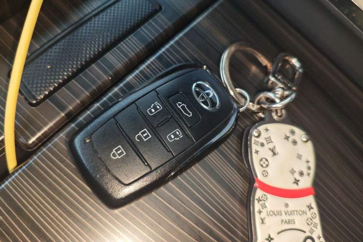 Used Toyota Granvia 2024 2.5L Hybrid Prestige ULTRA Edition Vehicle Key