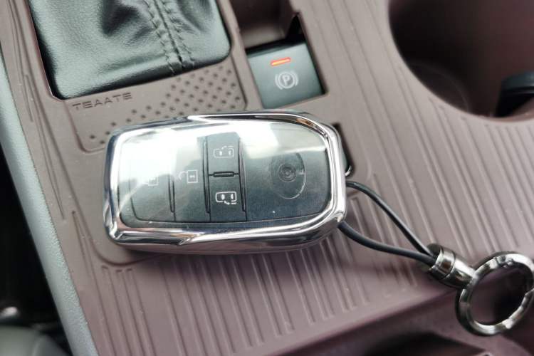 Used Toyota Granvia 2024 2.5L Hybrid Comfort Edition Vehicle Key