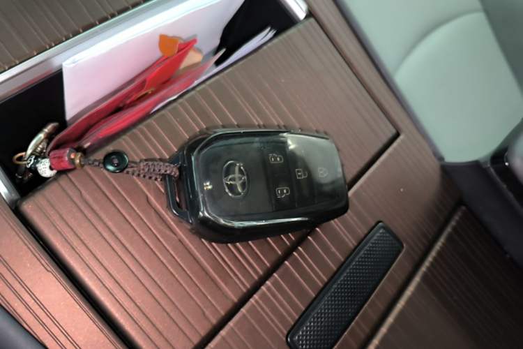 Used Toyota Granvia 2024 2.5L Hybrid Comfort Edition Vehicle Key