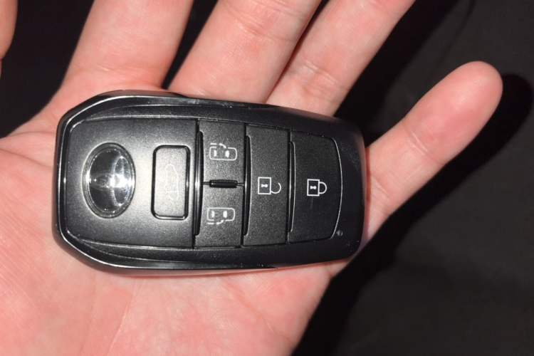 Used Toyota Granvia 2024 2.5L Hybrid Prestige PLUS Four-Wheel Drive Version Vehicle Key