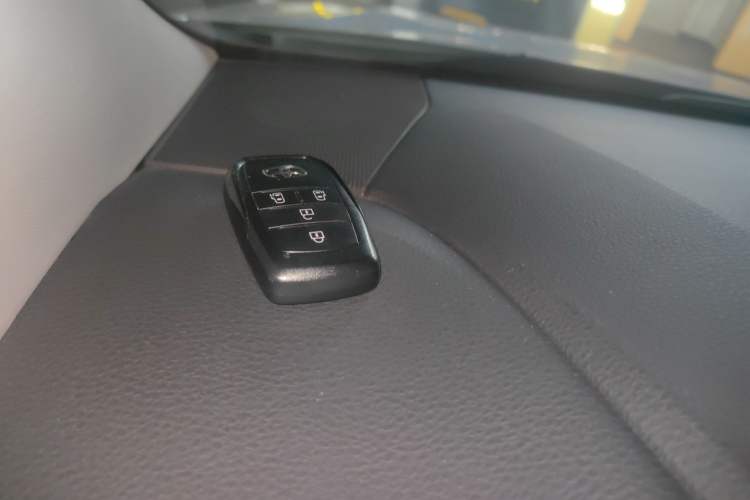 Used Toyota Granvia 2024 2.5L Hybrid Comfort Edition Vehicle Key