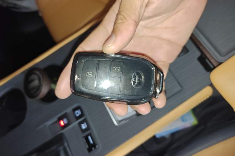 Used Toyota Granvia 2024 2.5L Hybrid Comfort Edition Vehicle Key