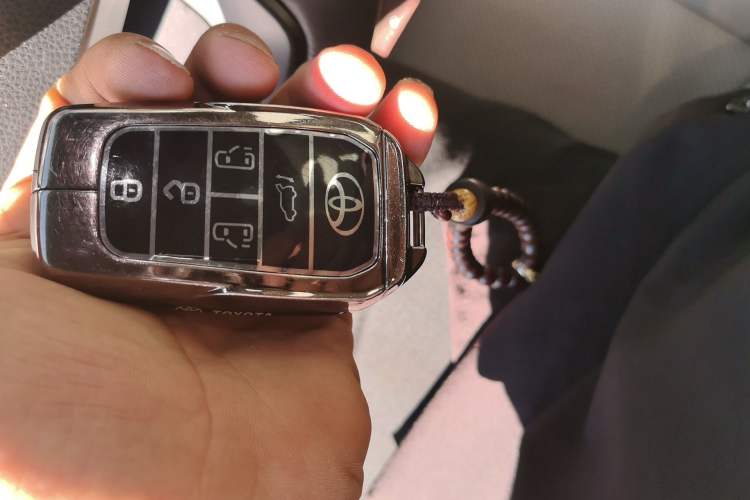 Used Toyota Granvia 2024 2.5L Hybrid Prestige ULTRA Edition Vehicle Key