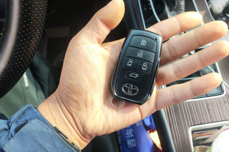 Used Toyota Granvia 2024 2.5L Hybrid Prestige PLUS Edition Vehicle Key