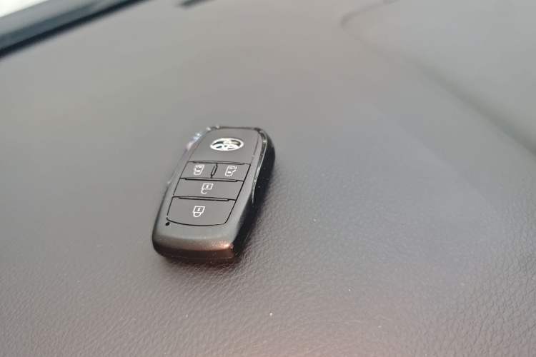 Used Toyota Granvia 2024 2.5L Hybrid Comfort Edition Vehicle Key