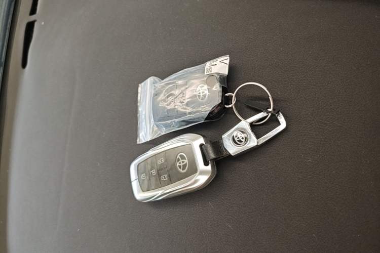 Used Toyota Granvia 2024 2.5L Hybrid Luxury Edition Vehicle Key