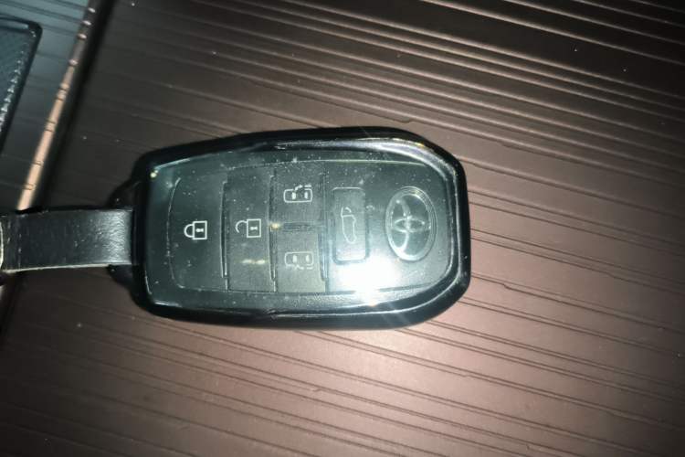 Used Toyota Granvia 2024 2.5L Hybrid Prestige PLUS Four-Wheel Drive Version Vehicle Key