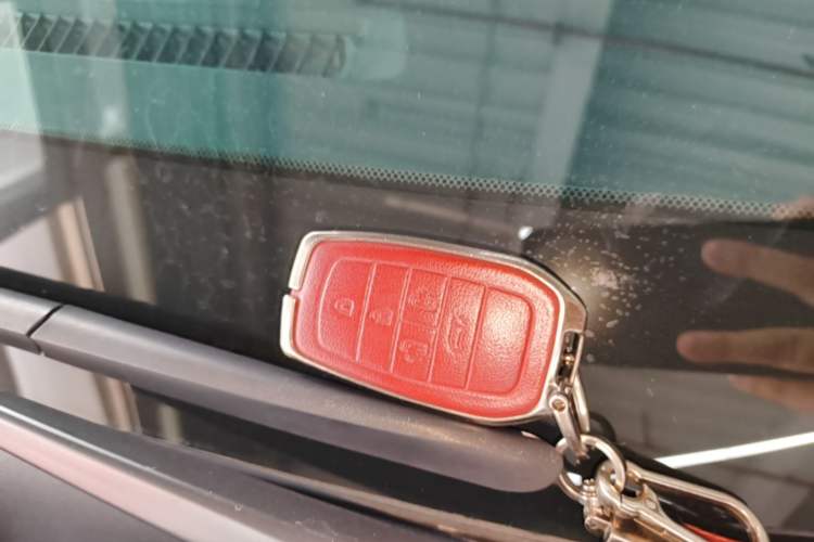 Used Toyota Granvia 2024 2.5L Hybrid Luxury Edition Vehicle Key