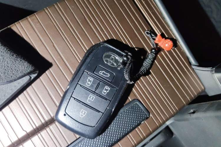 Used Toyota Granvia 2024 2.5L Hybrid Prestige PLUS Four-Wheel Drive Version Vehicle Key