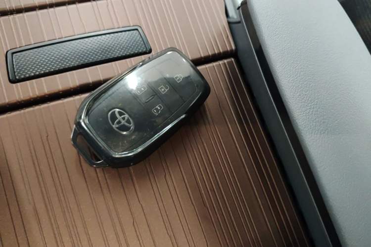 Used Toyota Granvia 2024 2.5L Hybrid Comfort Edition Vehicle Key