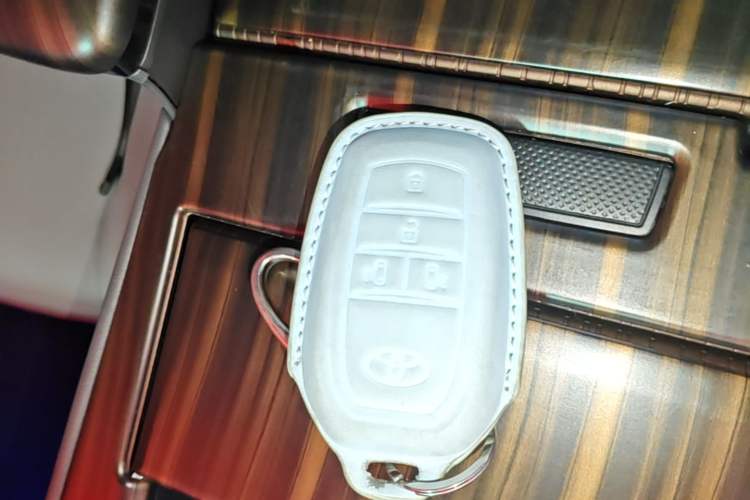 Used Toyota Granvia 2024 2.5L Hybrid Comfort Edition Vehicle Key