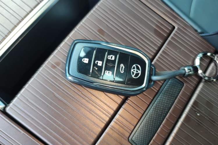 Used Toyota Granvia 2024 2.5L Hybrid Luxury Edition Vehicle Key