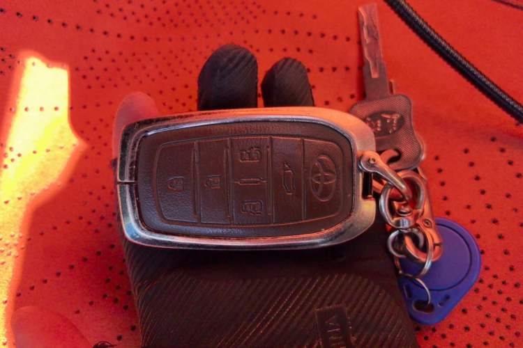 Used Toyota Granvia 2024 2.5L Hybrid Prestige PLUS Four-Wheel Drive Version Vehicle Key