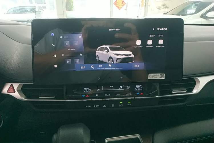 Used Toyota Granvia 2026 Model 2.5L Hybrid Comfort Edition Audio And AC Panel