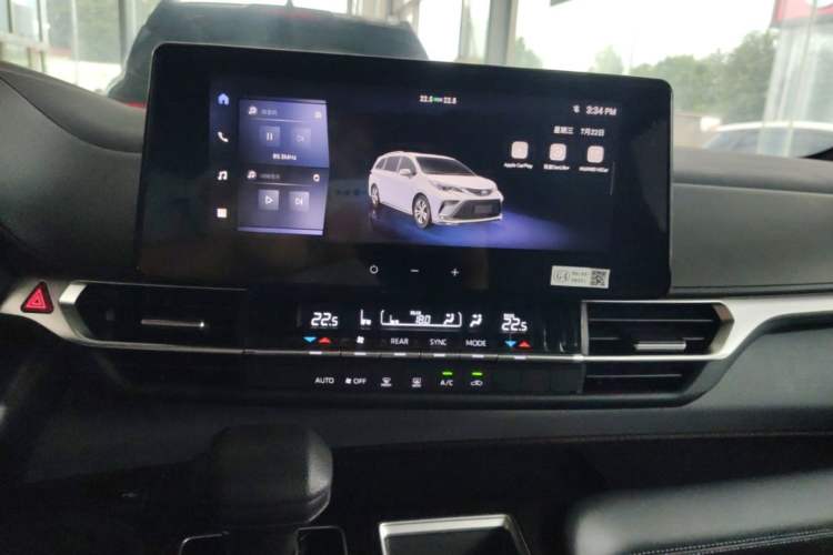 Used Toyota Granvia 2026 Model 2.5L Hybrid Comfort Edition Audio And AC Panel