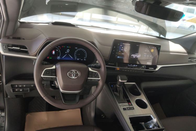 Used Toyota Granvia 2026 Model 2.5L Hybrid Prestige PLUS Four-Wheel Drive Edition Center Console