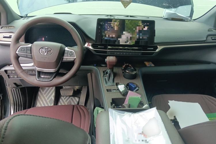 Used Toyota Granvia 2026 Model 2.5L Hybrid Prestige MAX Four-Wheel Drive Edition Center Console