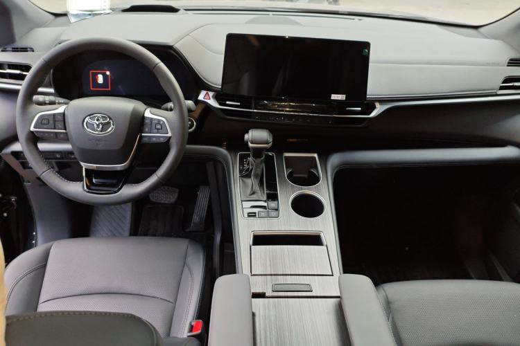 Used Toyota Granvia 2026 Model 2.5L Hybrid Prestige PLUS Edition Center Console