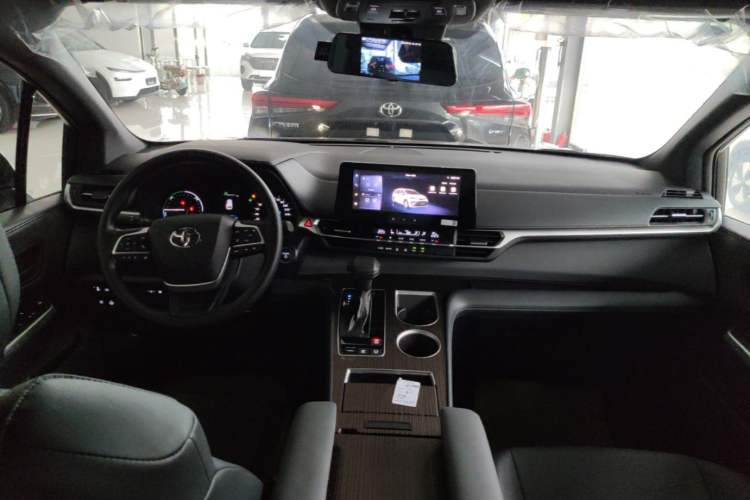 Used Toyota Granvia 2026 Model 2.5L Hybrid Comfort Edition Center Console
