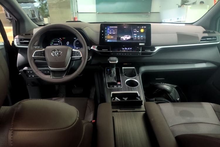 Used Toyota Granvia 2026 Model 2.5L Hybrid Prestige PLUS Four-Wheel Drive Edition Center Console