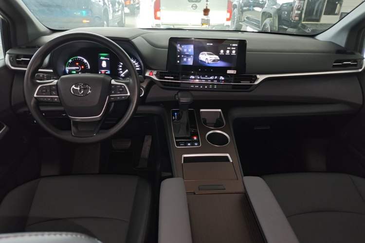 Used Toyota Granvia 2026 Model 2.5L Hybrid Luxury Edition Center Console