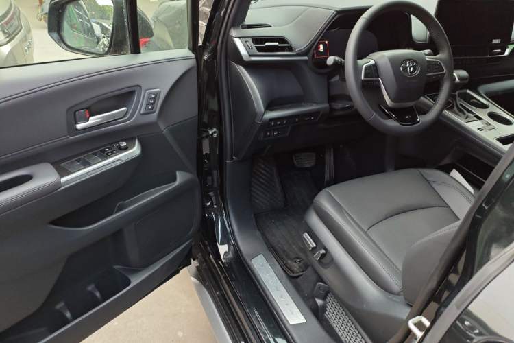 Used Toyota Granvia 2026 Model 2.5L Hybrid Prestige PLUS Edition Driver Seat