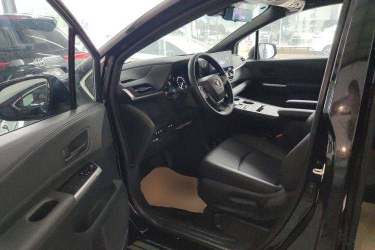 Used Toyota Granvia 2026 Model 2.5L Hybrid Comfort Edition Driver Seat