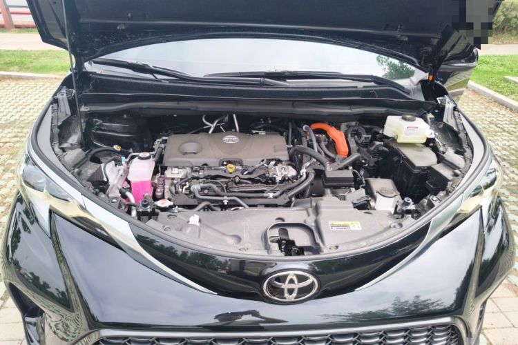 Used Toyota Granvia 2026 Model 2.5L Hybrid Prestige MAX Four-Wheel Drive Edition Engine Bay