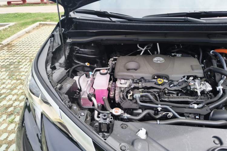 Used Toyota Granvia 2026 Model 2.5L Hybrid Prestige MAX Four-Wheel Drive Edition Engine Bay Right