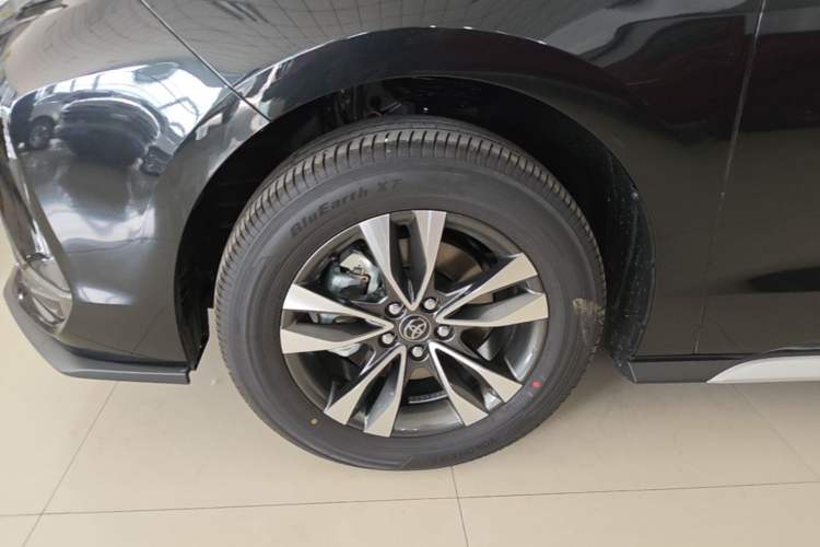 Used Toyota Granvia 2026 Model 2.5L Hybrid Luxury Edition Exterior 4