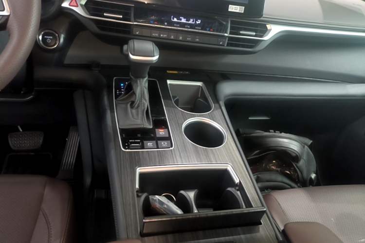 Used Toyota Granvia 2026 Model 2.5L Hybrid Prestige PLUS Four-Wheel Drive Edition Gear Lever