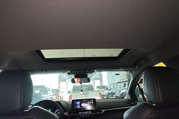 Used Toyota Granvia 2026 Model 2.5L Hybrid Luxury Edition Headliner
