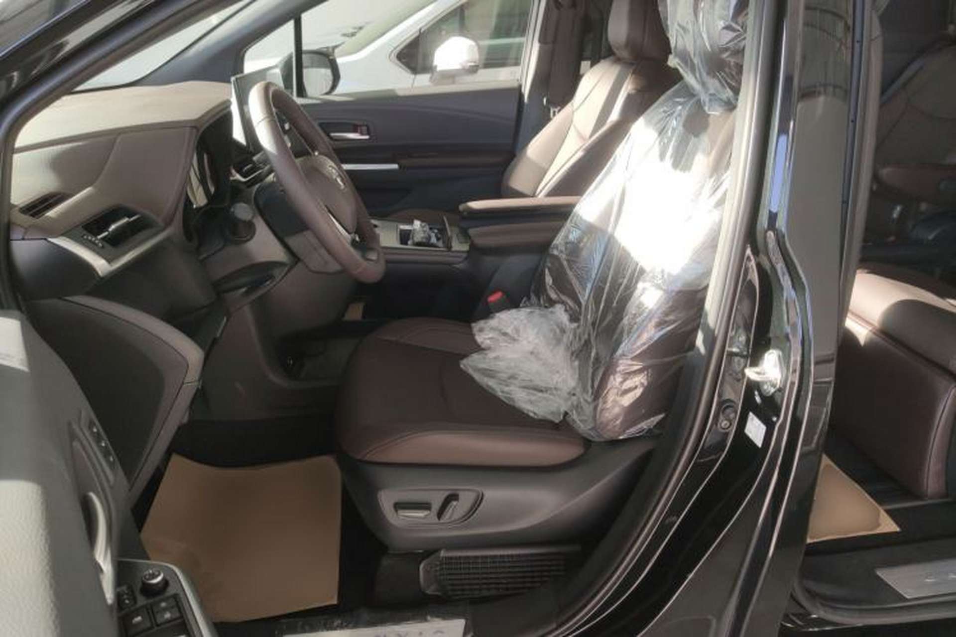 Used Toyota Granvia 2026 Model 2.5L Hybrid Prestige PLUS Four-Wheel Drive Edition Left Front Seat